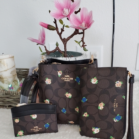 Coach Handbags - NEW 🎀 Coach Town Bucket Vintage Rose Print Crossbody 3 PCS Set Bundle